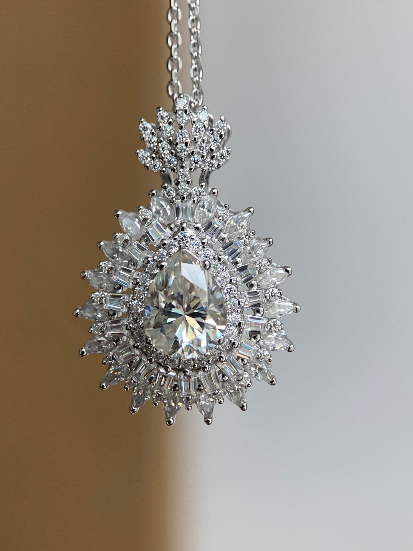 CLEAR SKY SAPPHIRES PENDANTS